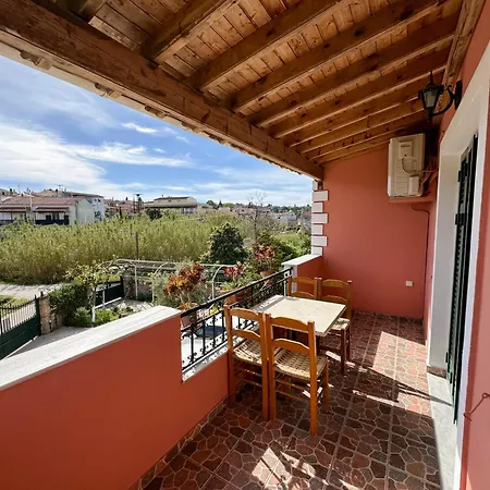 Apidalos Naus Апартаменты Перама