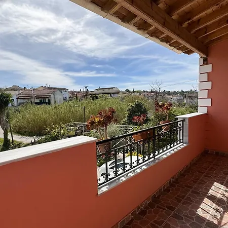 Apidalos Naus Апартаменты Перама