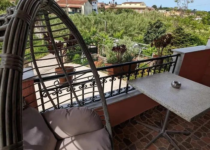 Apidalos Naus * Pérama