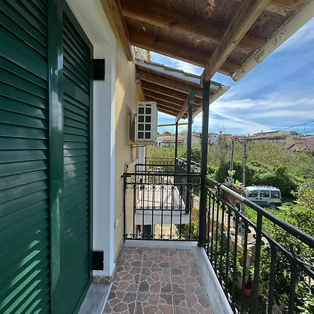 Apidalos Naus Perama (Corfu)