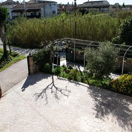 Apidalos Naus Apartmán *